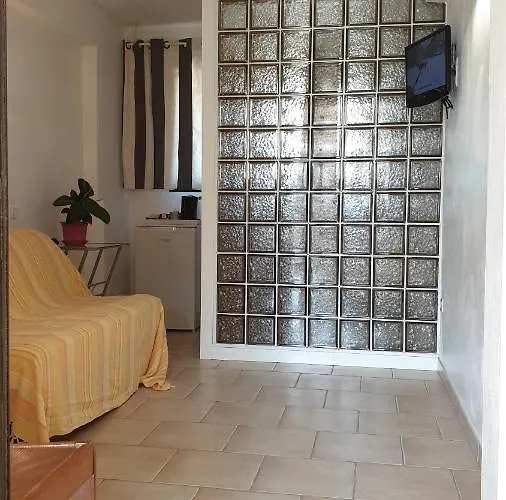 Dans La Résidence Proche De Plage, Commerces Et Centre Apartamento Calvi (Corsica)